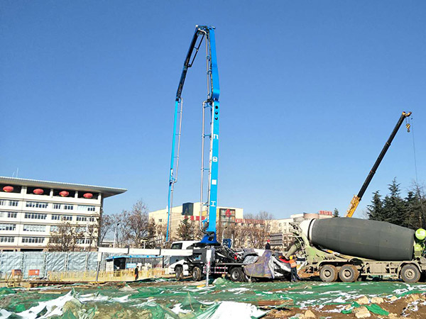 63米泵车红岛高铁站施工案例